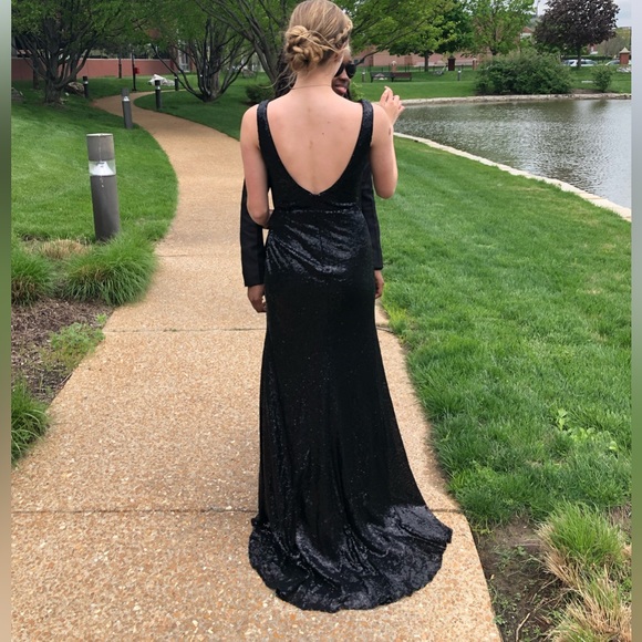 Beautiful Alyce Paris formal gown. Size 2 - Picture 6 of 8